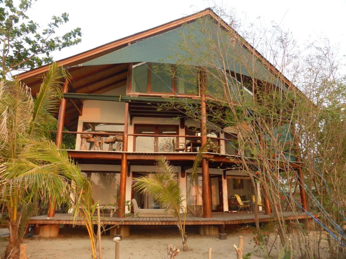 Отель Castaway Surf Retreat 1 Sekongkang Экстерьер фото