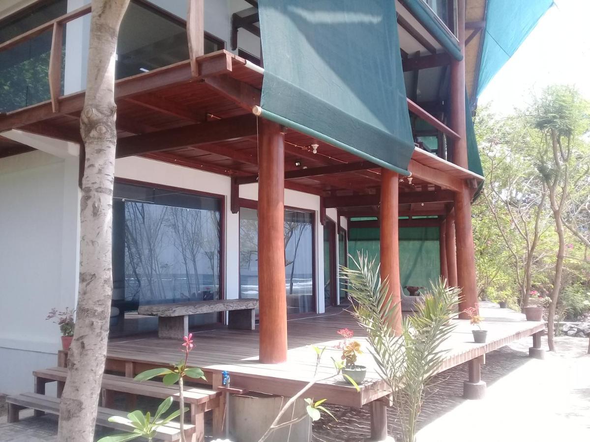 Отель Castaway Surf Retreat 1 Sekongkang Экстерьер фото