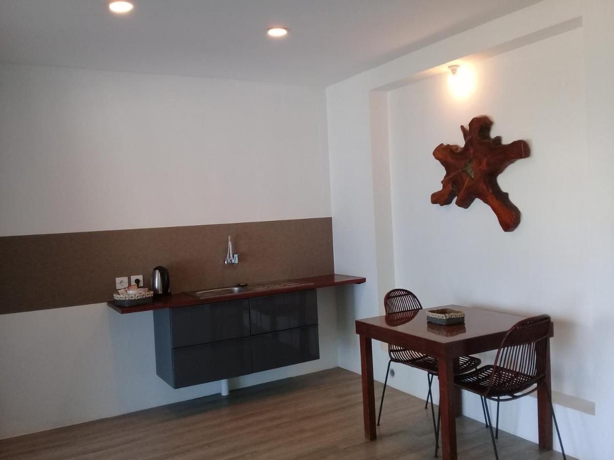 Отель Castaway Surf Retreat 1 Sekongkang Экстерьер фото