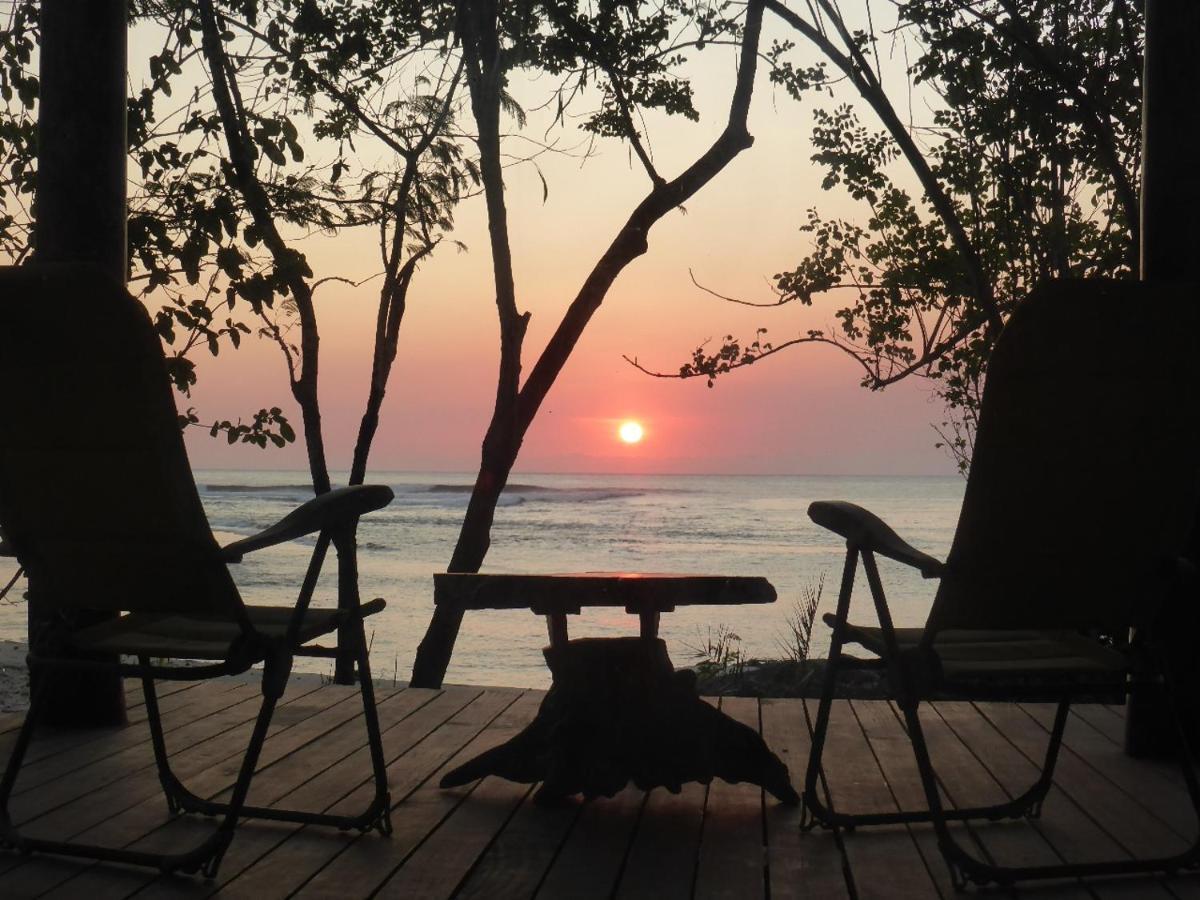 Отель Castaway Surf Retreat 1 Sekongkang Экстерьер фото