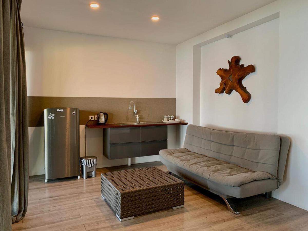 Отель Castaway Surf Retreat 1 Sekongkang Экстерьер фото